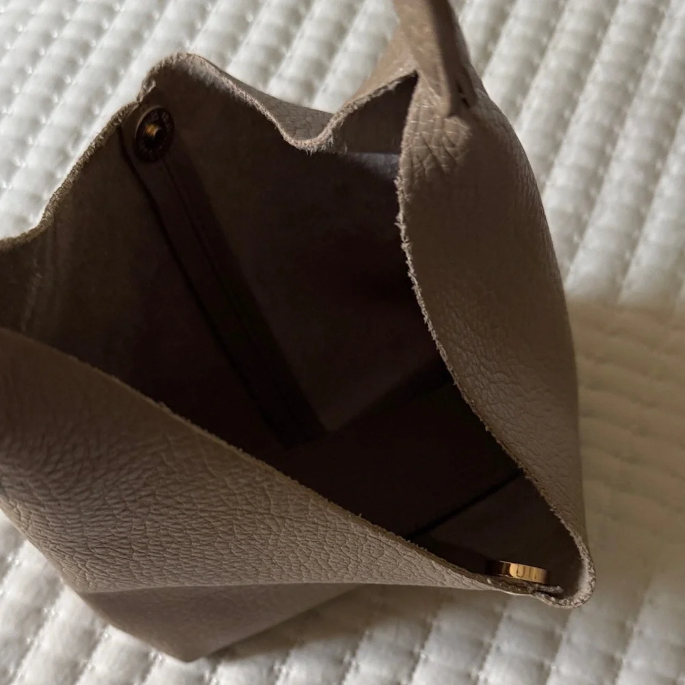 ITALIAN Tan Taupe Beige 100% Leather purse bag gold buckle purchased in Italy 🇮🇹